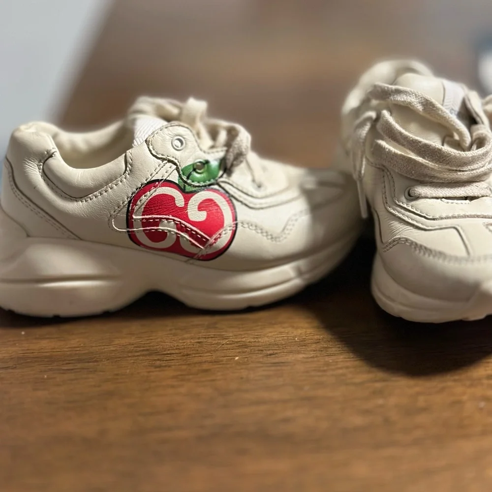 Gucci Kid Shoe European size 24 US size 7.5 - Picture 2 of 2